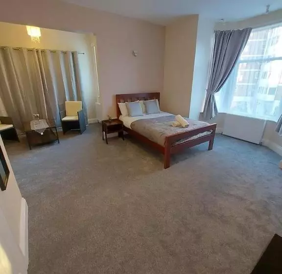 هتل Inn By The Sea, Portsmouth   En Suite Rooms With Or Without Sea View