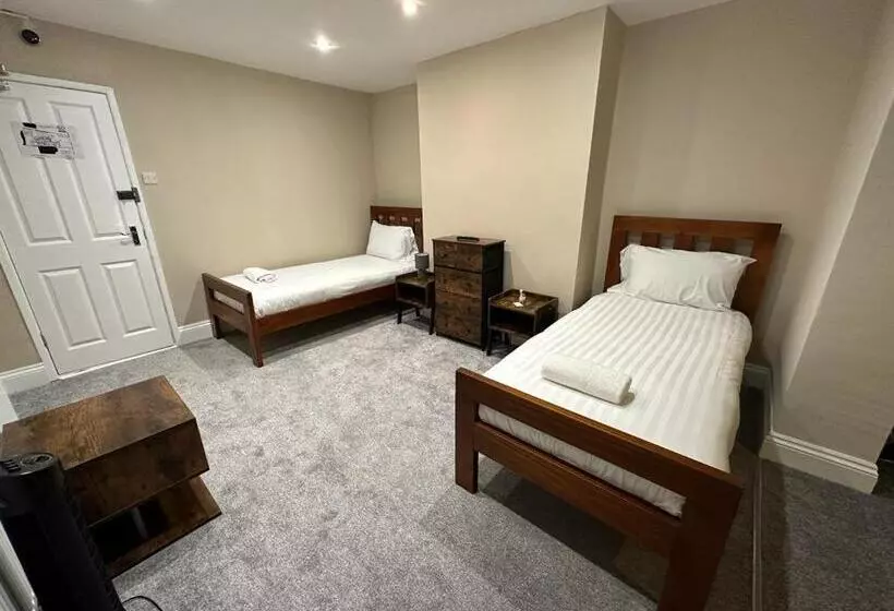 هتل Inn By The Sea, Portsmouth   En Suite Rooms With Or Without Sea View
