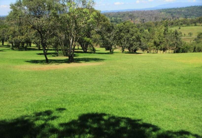 هتل Juniper Green Gardens