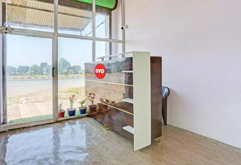 Hotelli Oyo Flagship Ava Palace