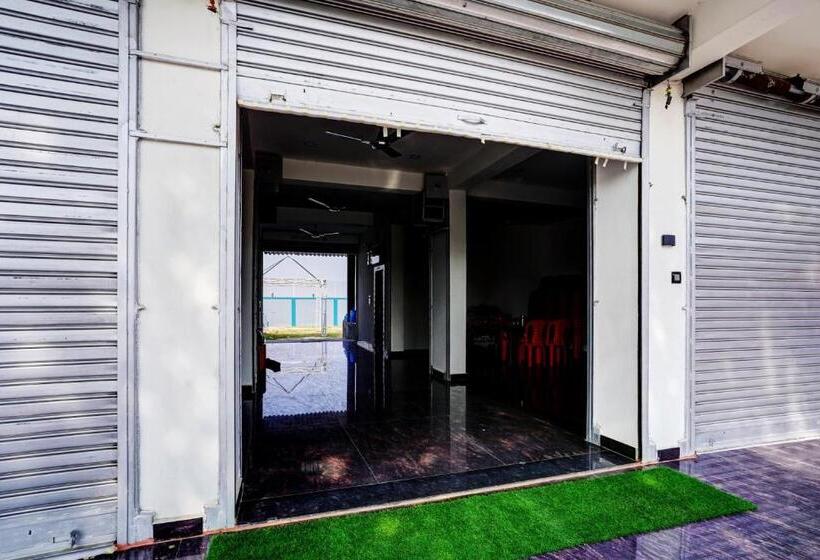 Hotel Oyo Gupta Marriage Hall And