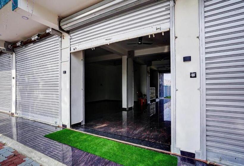 Hotel Oyo Gupta Marriage Hall And