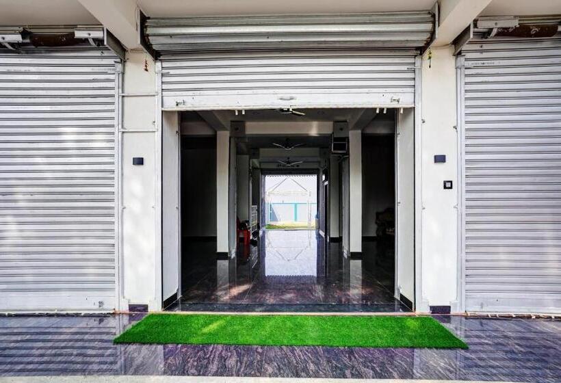 Hotel Oyo Gupta Marriage Hall And