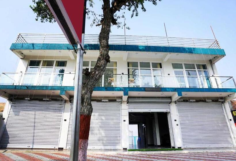 Hotel Oyo Gupta Marriage Hall And