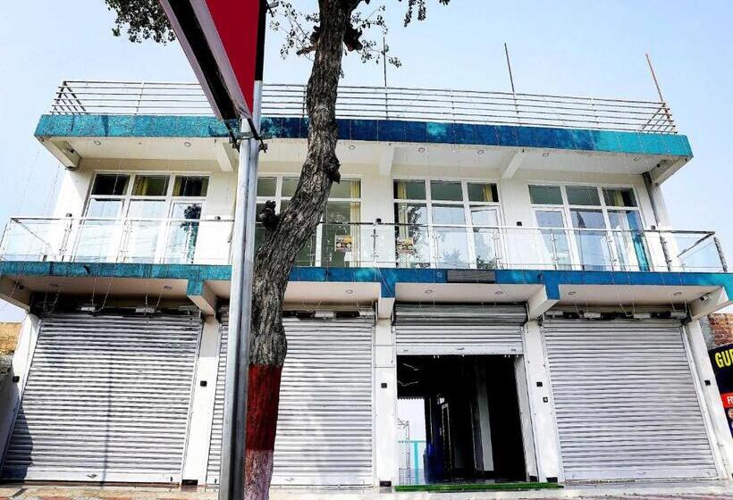 Hotel Oyo Gupta Marriage Hall And