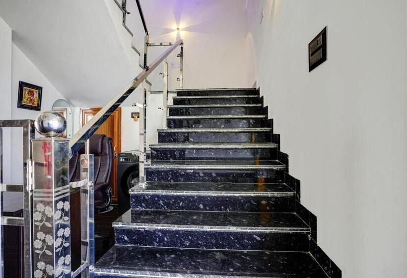 Hotel Oyo Gupta Marriage Hall And