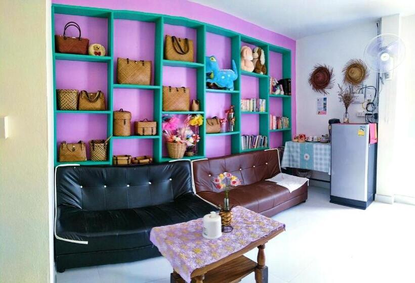 ペンション บ้านตึกเกสเฮ้าส์แอนด์โฮมสเตย์ขนอม