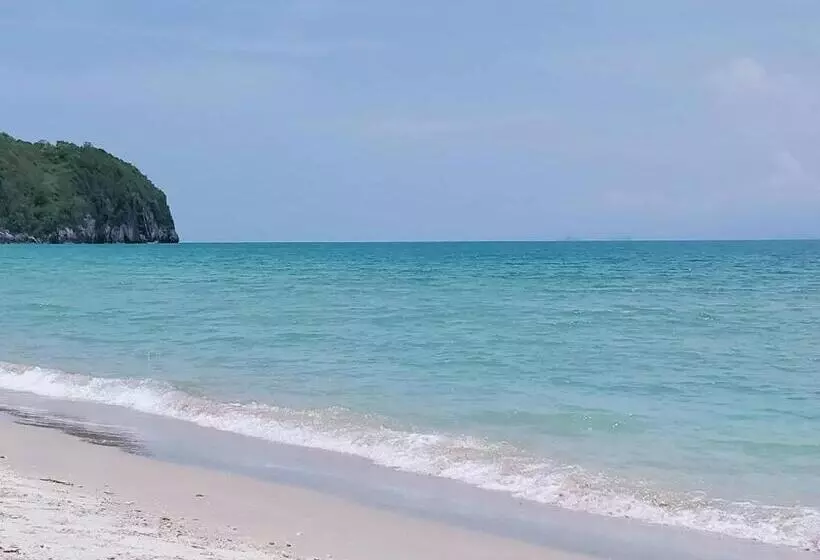 Majatalo บ้านตึกเกสเฮ้าส์แอนด์โฮมสเตย์ขนอม