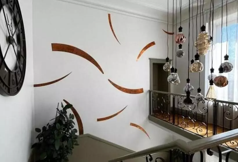 ペンション Chambres D Hôtes Rénovées Avec Piscine, Cœur De Ville, Proche Zoo Et Prytanée, Petit Déj Inclus   Fr