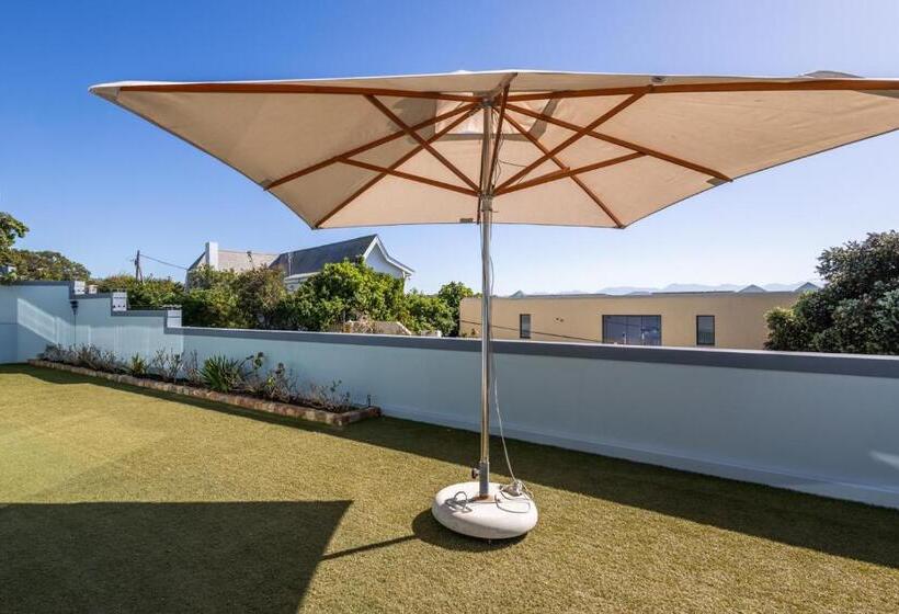 펜션 Keurbooms Lagoon Villa