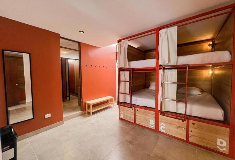 پانسیون Viajero Huacachina Hostel