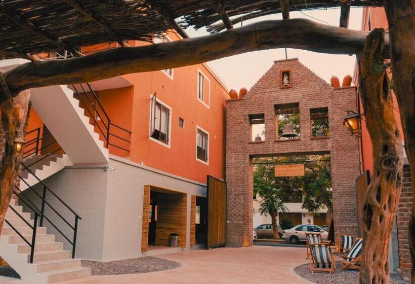 پانسیون Viajero Huacachina Hostel
