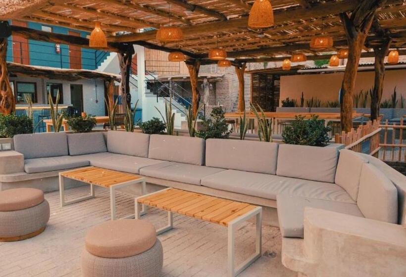 پانسیون Viajero Huacachina Hostel