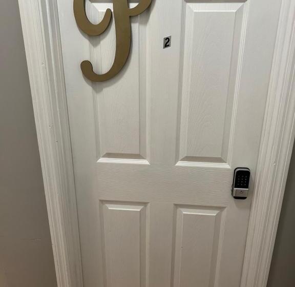 تختخواب و صبحانه Columbus Property