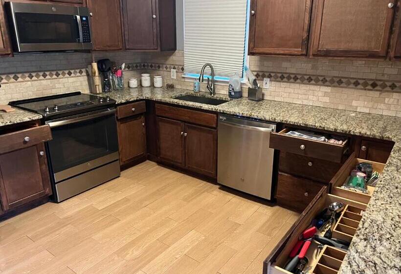 تختخواب و صبحانه Columbus Property