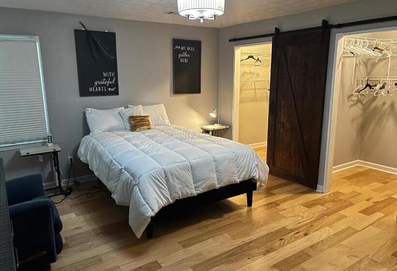 تختخواب و صبحانه Columbus Property