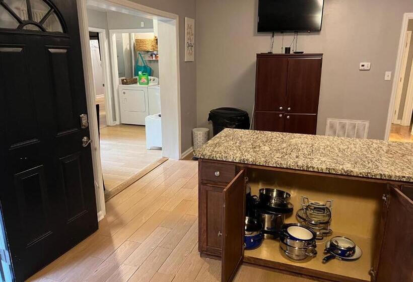 تختخواب و صبحانه Columbus Property