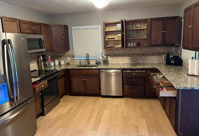 تختخواب و صبحانه Columbus Property