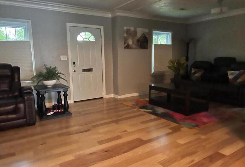 تختخواب و صبحانه Columbus Property