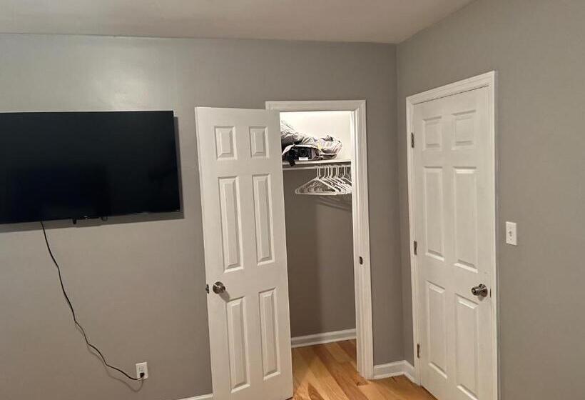 تختخواب و صبحانه Columbus Property