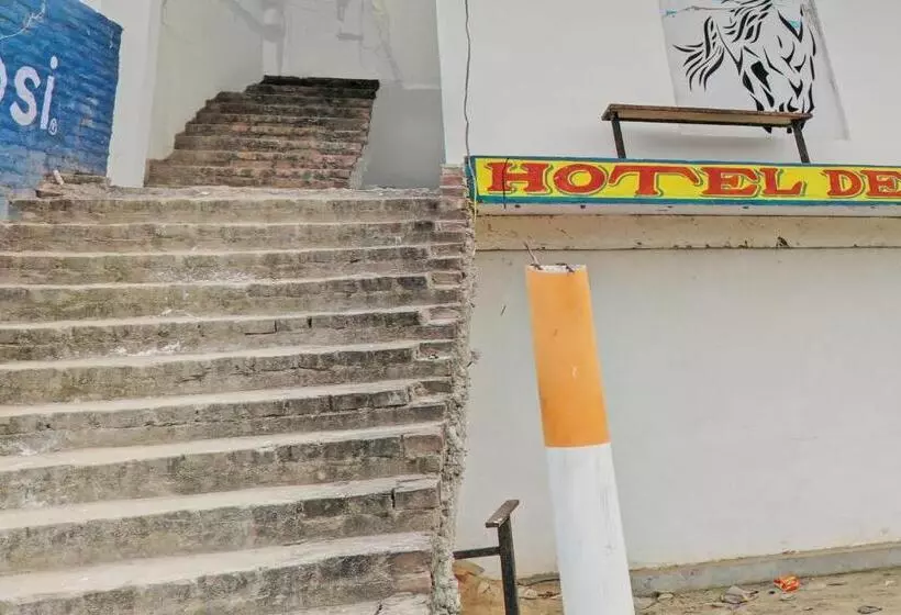 ホテル Oyo Desi Chulha Restaurant