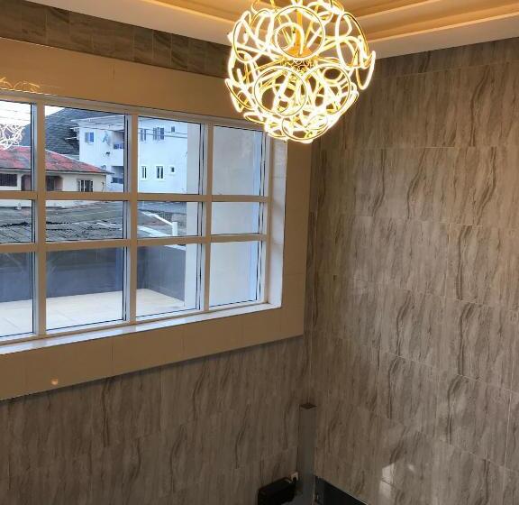 هتل Quince Garden