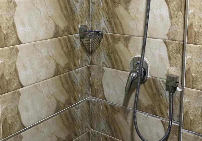 هتل Quince Garden