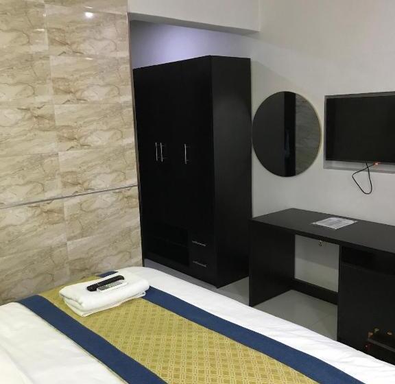 هتل Quince Garden