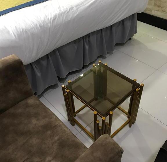 هتل Quince Garden