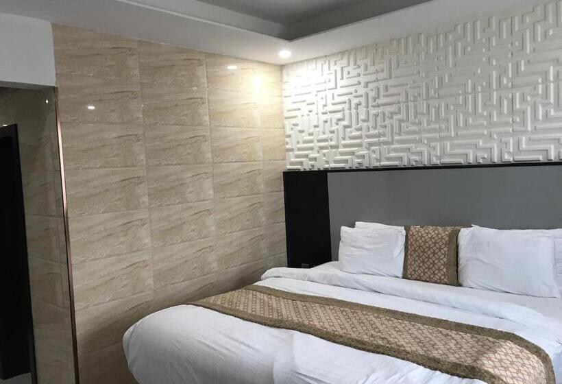 هتل Quince Garden