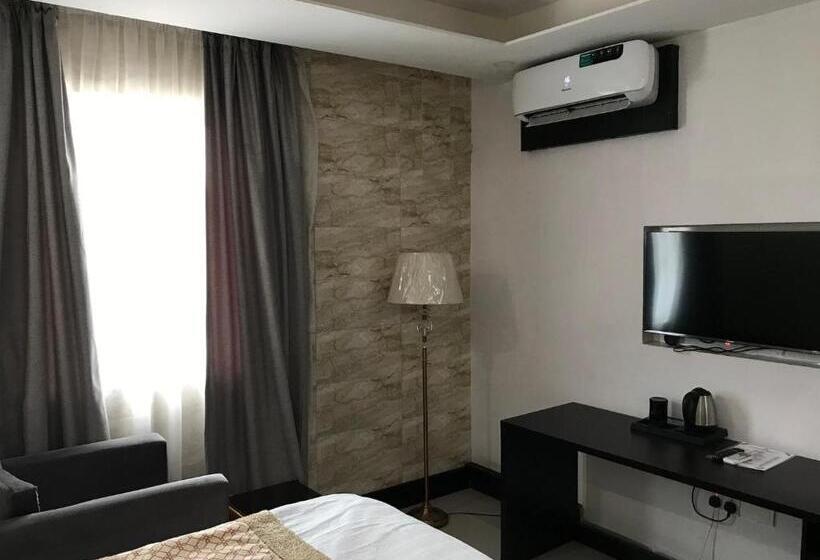 هتل Quince Garden