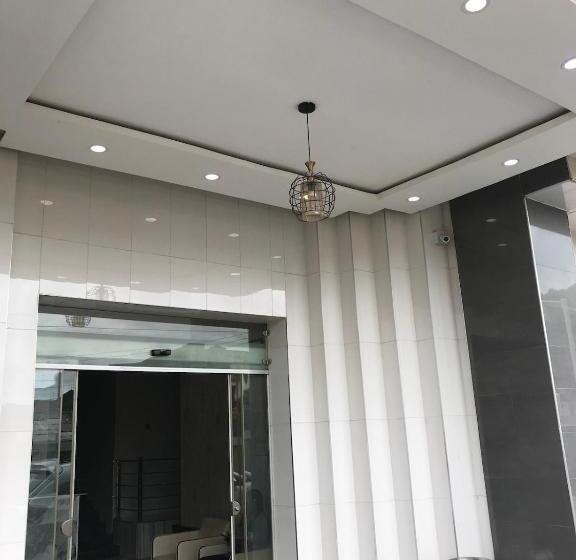 هتل Quince Garden