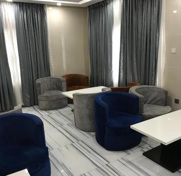 هتل Quince Garden