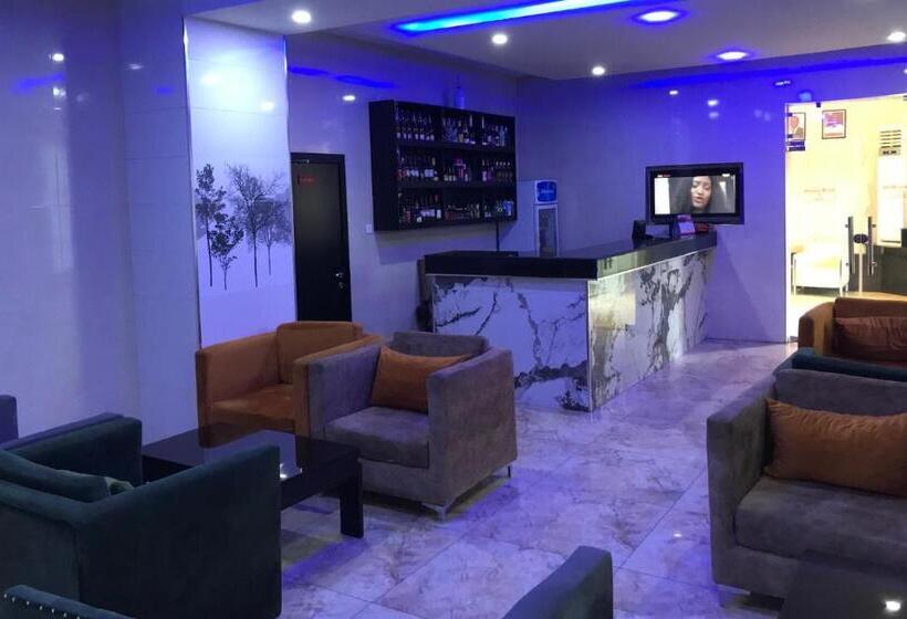 هتل Quince Garden