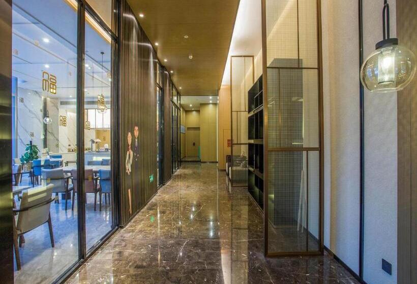 Magnotel Business Hotel Zhenjiang South Station Greenland Square