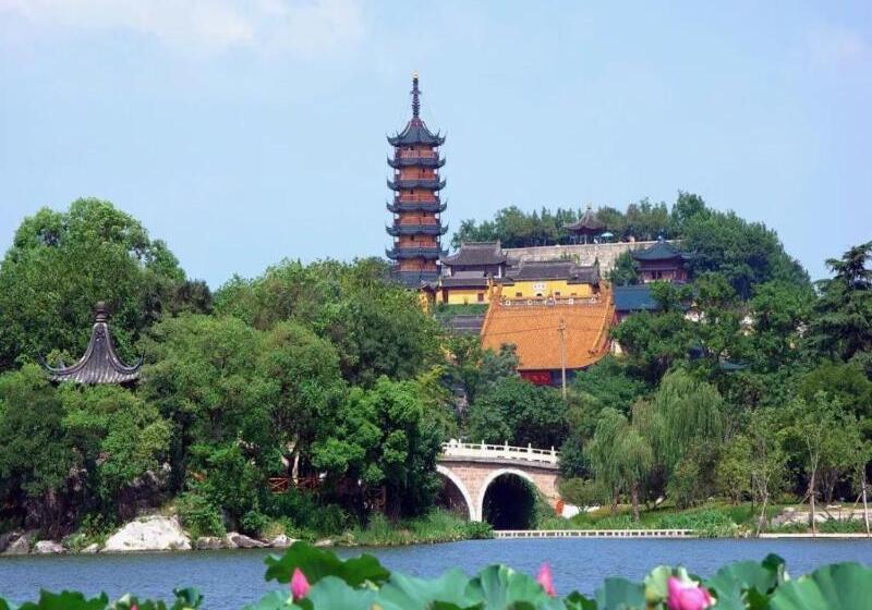 Magnotel Business Hotel Zhenjiang South Station Greenland Square