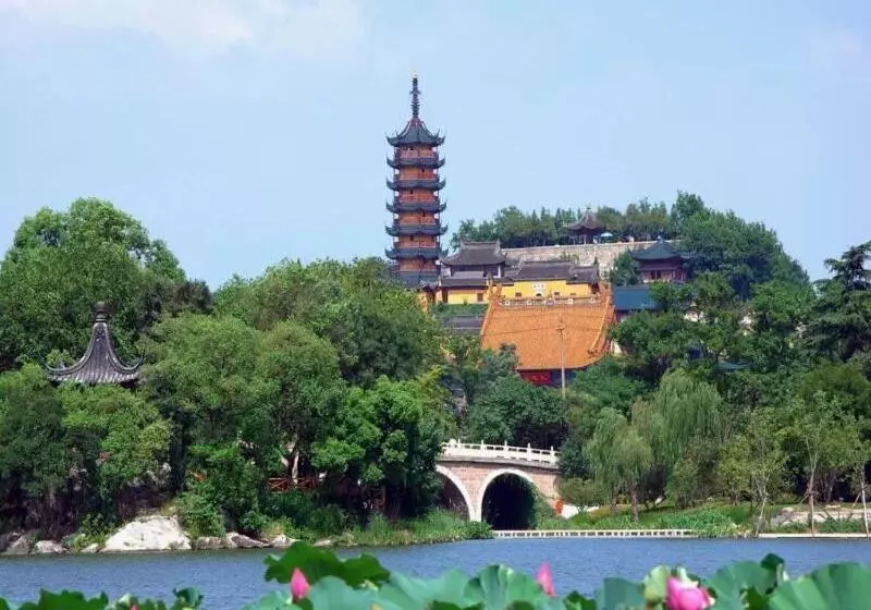 Magnotel Business Hotel Zhenjiang South Station Greenland Square