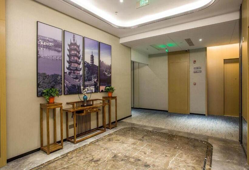 Magnotel Business Hotel Zhenjiang South Station Greenland Square
