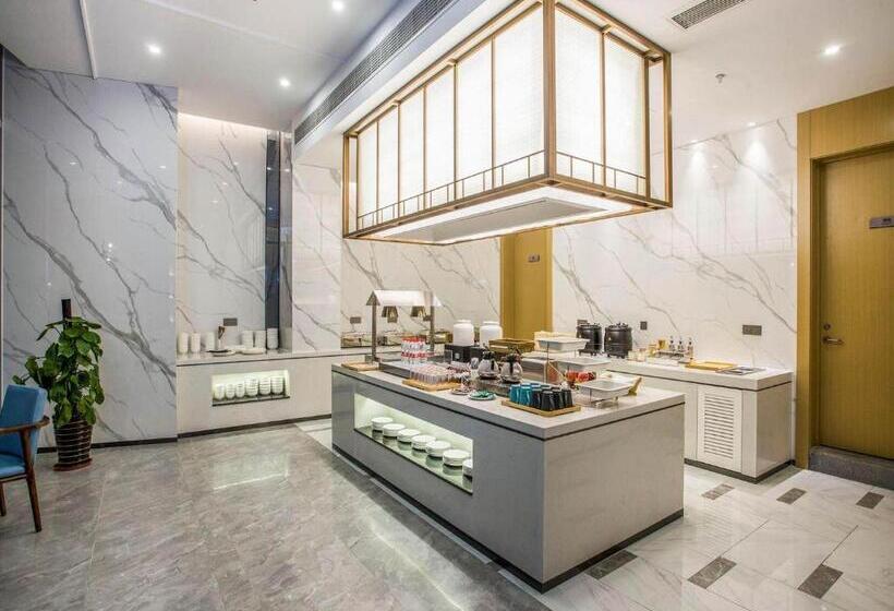 Magnotel Business Hotel Zhenjiang South Station Greenland Square