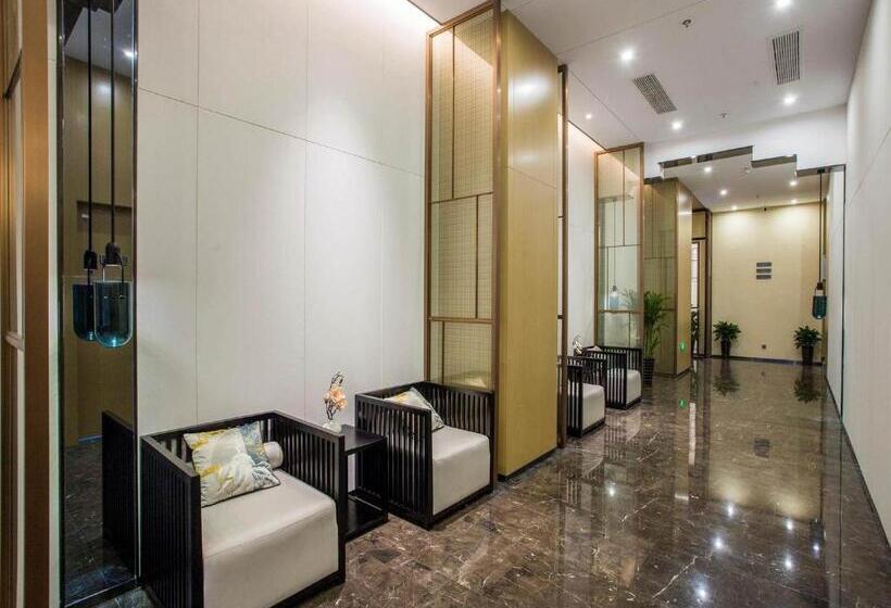 Magnotel Business Hotel Zhenjiang South Station Greenland Square