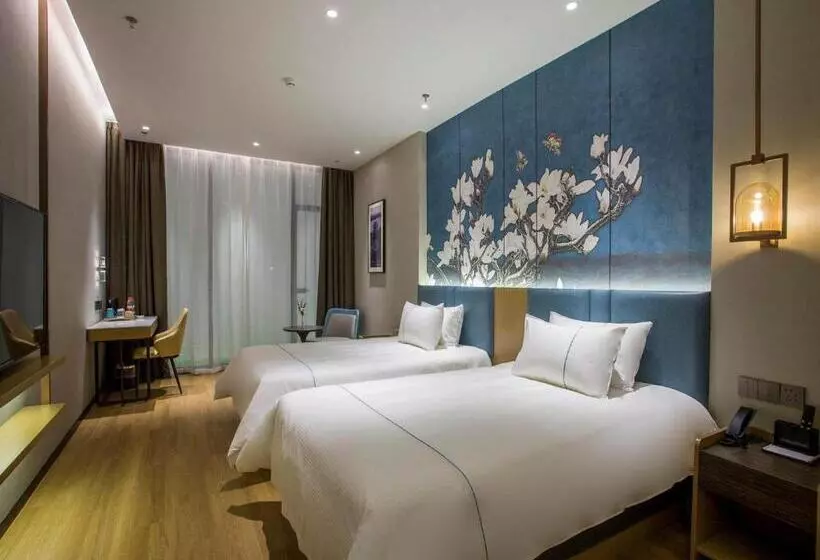 Magnotel Business Hotel Zhenjiang South Station Greenland Square