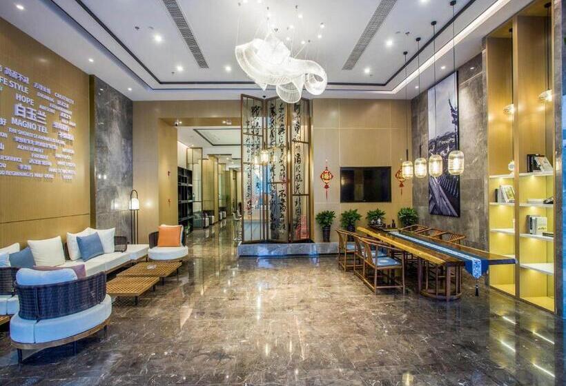 Magnotel Business Hotel Zhenjiang South Station Greenland Square