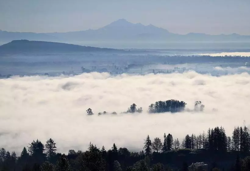 Majatalo Derbyshire House