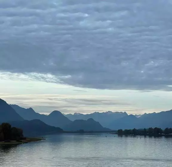 Majatalo Derbyshire House