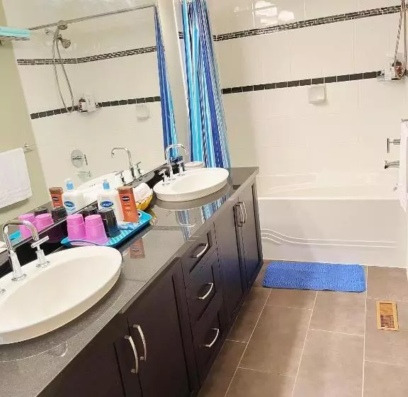 Majatalo Derbyshire House