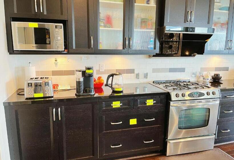 Panzió Derbyshire House