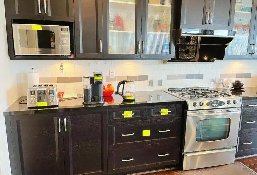 Majatalo Derbyshire House