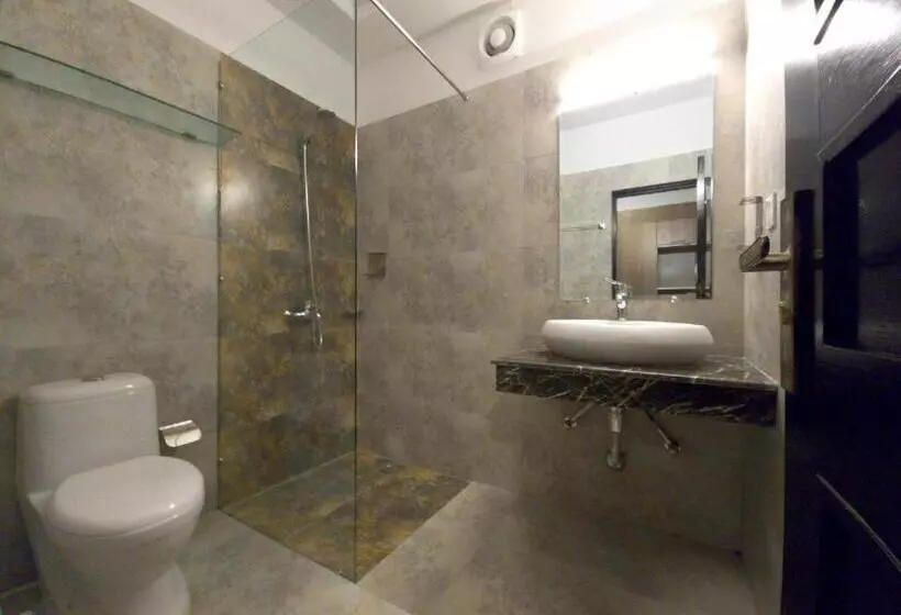 پانسیون Shelton Boulevard Hotel Lahore