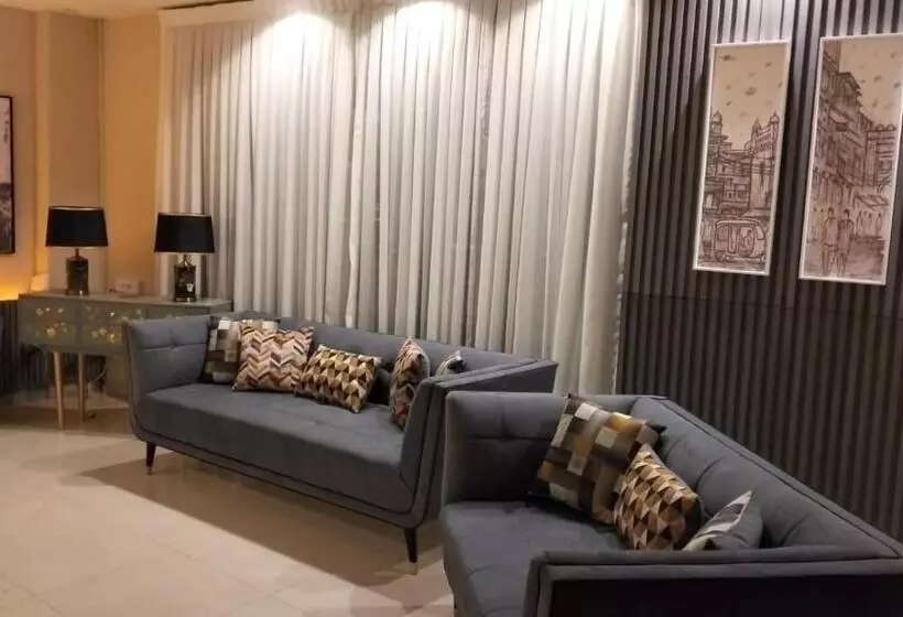 پانسیون Shelton Boulevard Hotel Lahore