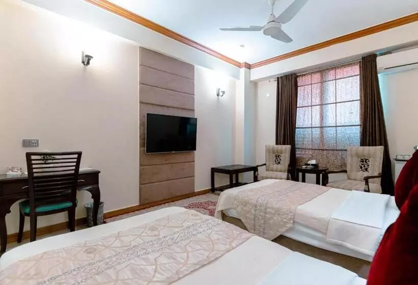 پانسیون Shelton Boulevard Hotel Lahore
